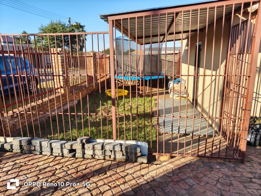 2 Bedroom Property for Sale in Promosa North West